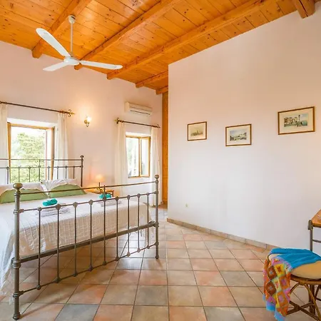 Priodi By * Kassiopi